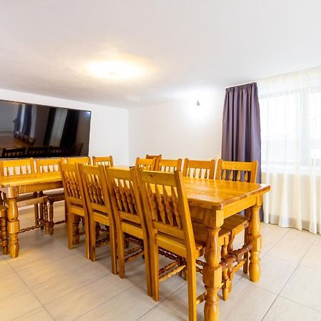 Pensiunea D & Ylan Hotel Novaci-Straini Luaran gambar