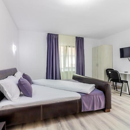 Pensiunea D & Ylan Hotel Novaci-Straini Luaran gambar