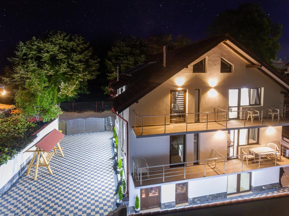 Pensiunea D & Ylan Hotel Novaci-Straini Luaran gambar