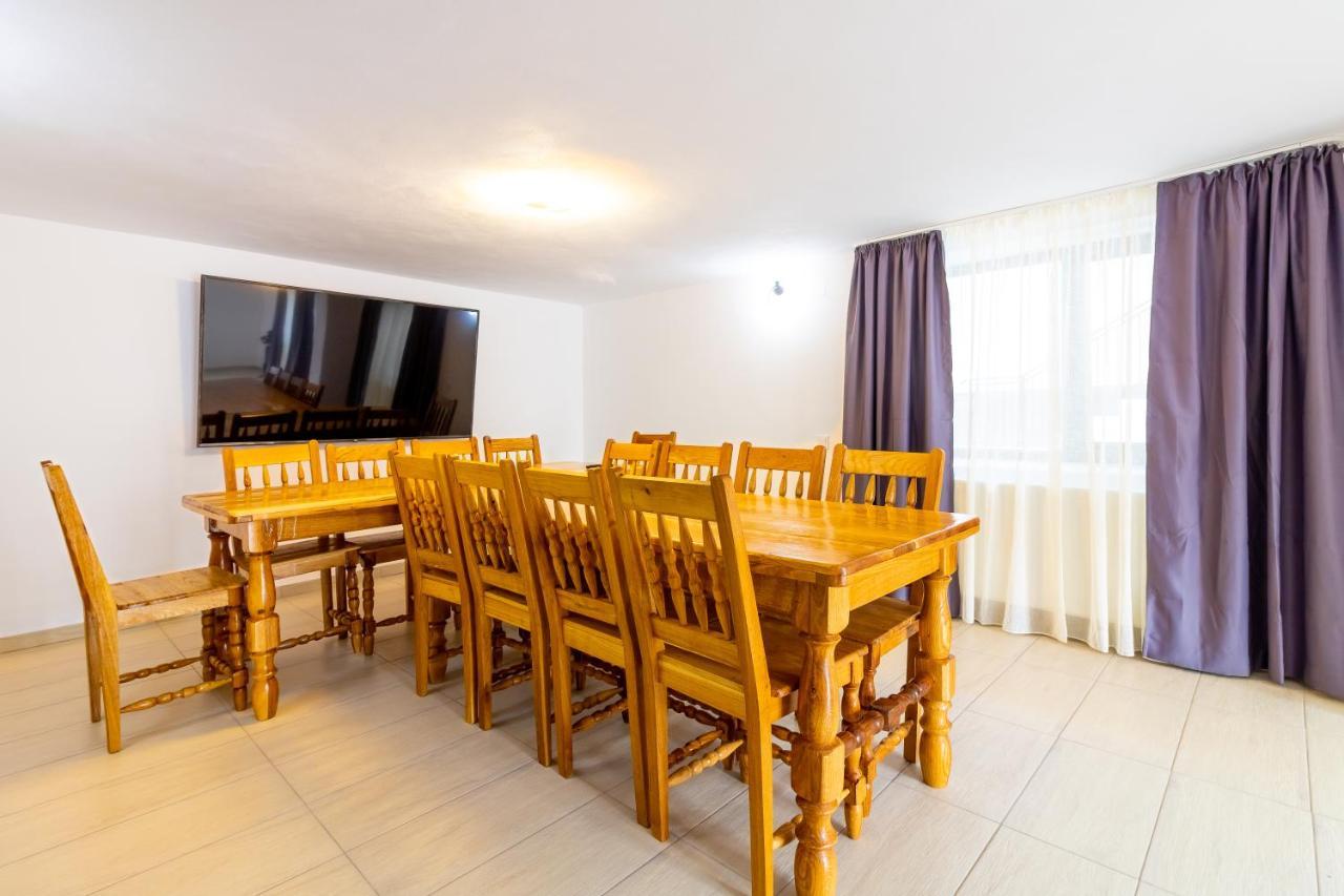 Pensiunea D & Ylan Hotel Novaci-Straini Luaran gambar