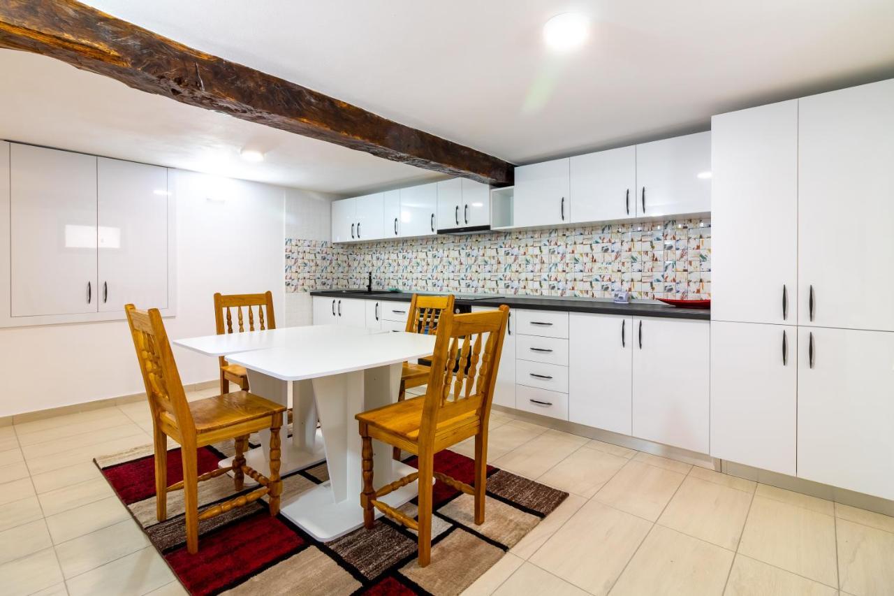 Pensiunea D & Ylan Hotel Novaci-Straini Luaran gambar