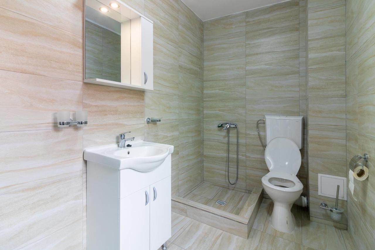 Pensiunea D & Ylan Hotel Novaci-Straini Luaran gambar