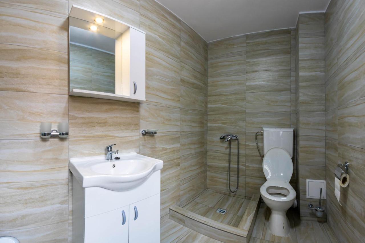 Pensiunea D & Ylan Hotel Novaci-Straini Luaran gambar
