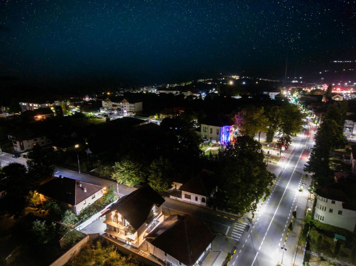 Pensiunea D & Ylan Hotel Novaci-Straini Luaran gambar