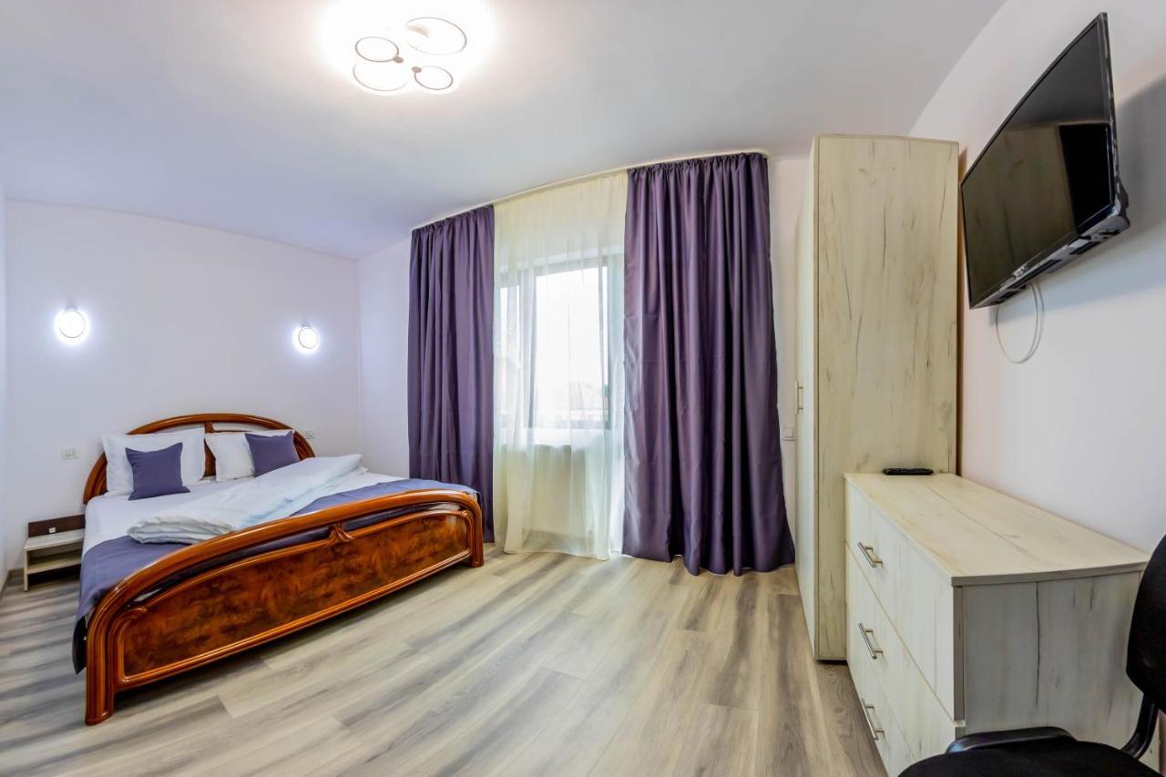 Pensiunea D & Ylan Hotel Novaci-Straini Luaran gambar