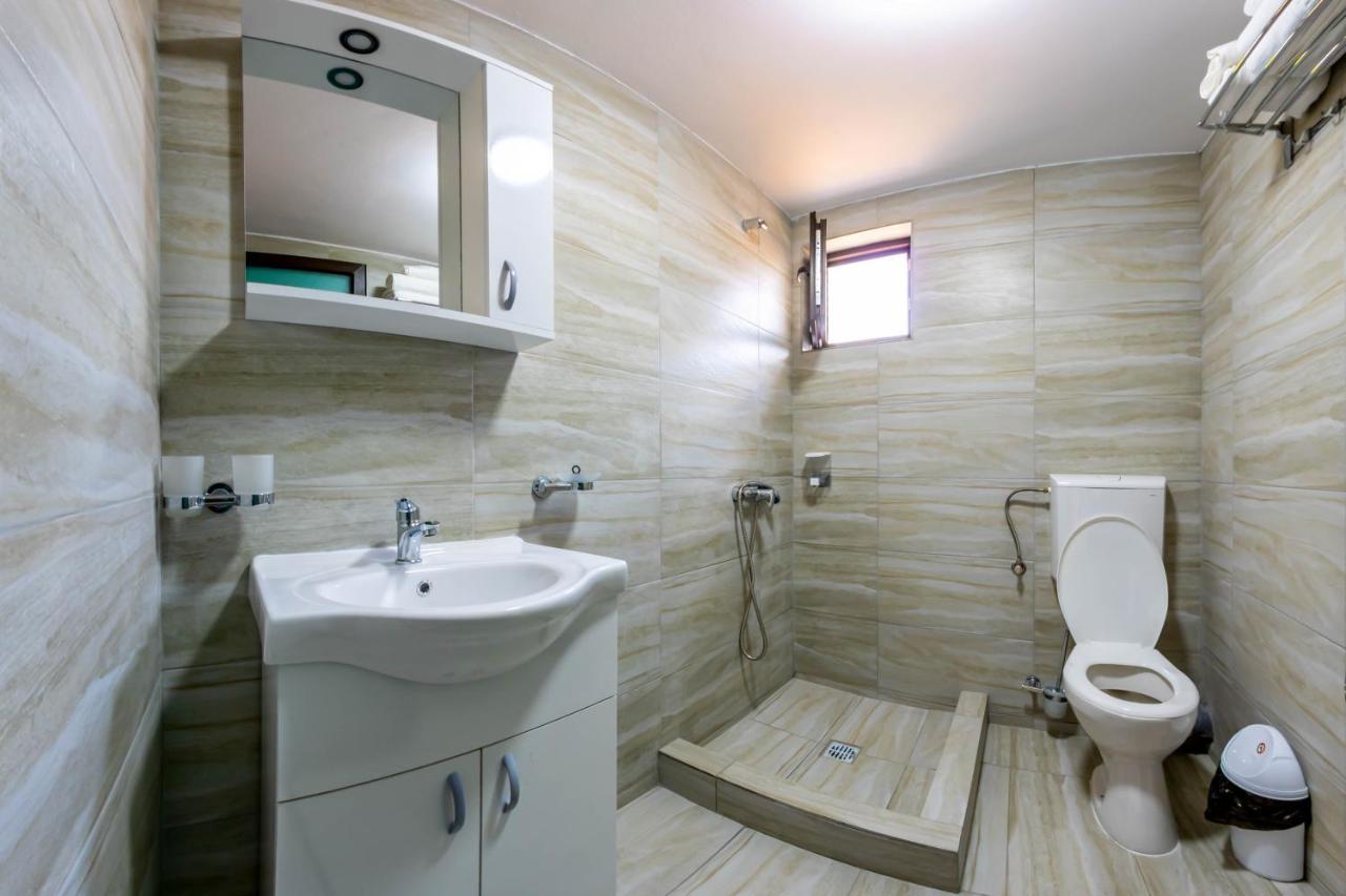 Pensiunea D & Ylan Hotel Novaci-Straini Luaran gambar