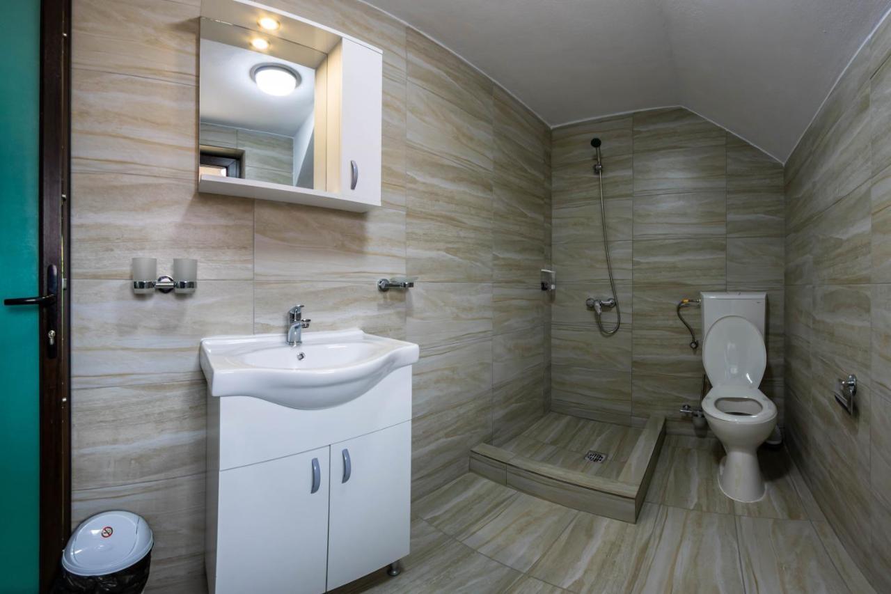 Pensiunea D & Ylan Hotel Novaci-Straini Luaran gambar