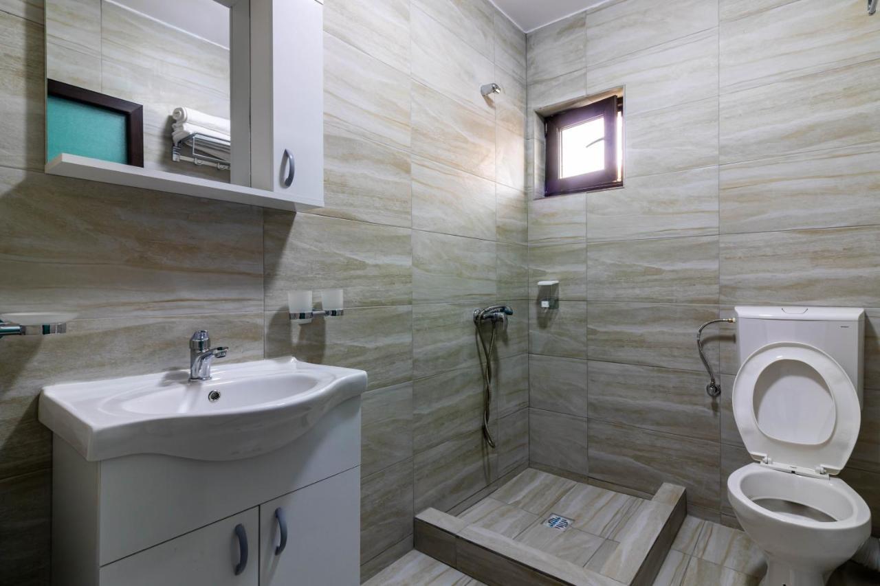 Pensiunea D & Ylan Hotel Novaci-Straini Luaran gambar